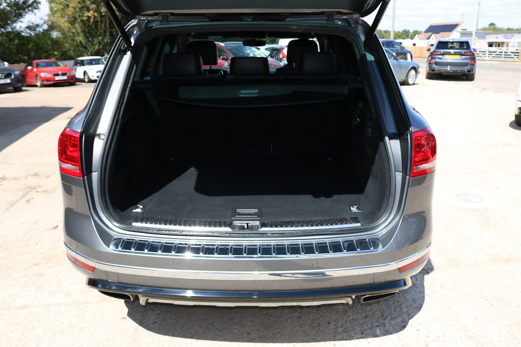 Volkswagen Touareg V6 R-line Plus Tdi Bluemotion Technology Black #23
