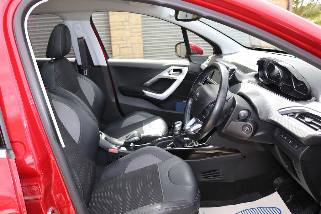 Peugeot 2008 1.2 Puretech Signature Start Stop #16