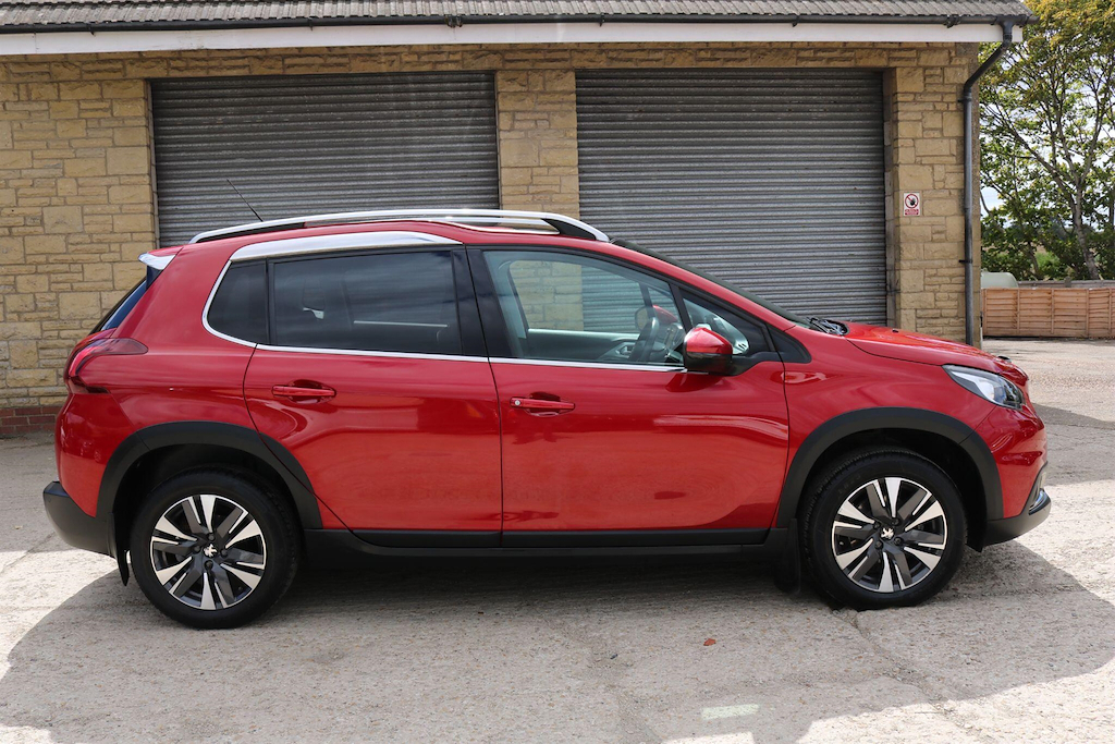 Peugeot 2008 1.2 Puretech Allure Premium Euro 6 Ss #4
