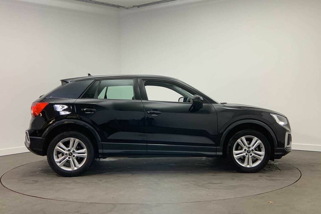 Audi Q2 Sport 35 Tfsi 150 Ps 6-Speed Black #4