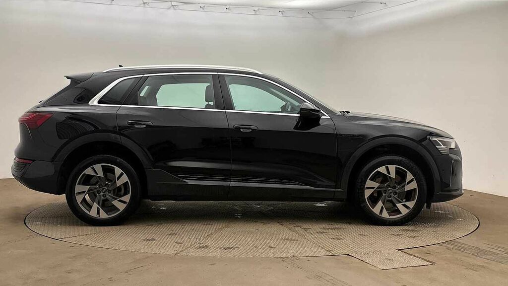 Audi Q8 e tron Sport 50 E-tron Quattro 250,00 Kw Black #4