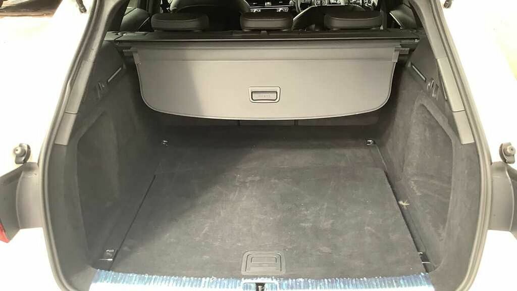 Audi A4 Avant Avant Black Edition 35 Tfsi 150 Ps S Tronic White #4