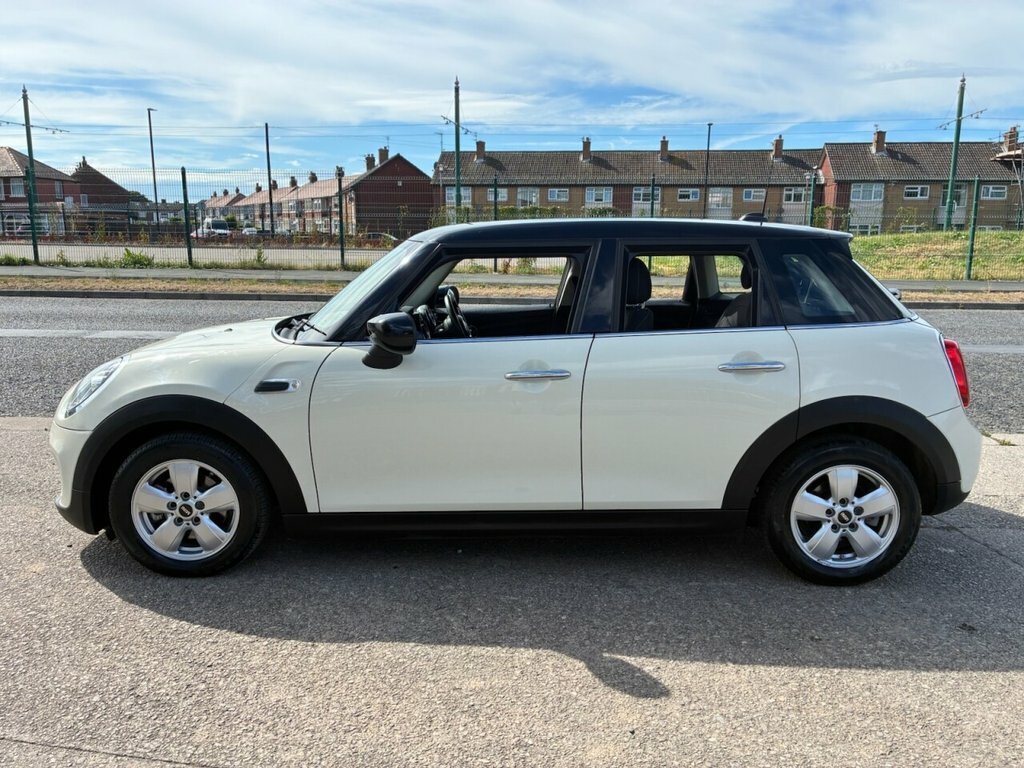 Mini Hatch 1.5L Cooper Classic PGZ2886 White #4