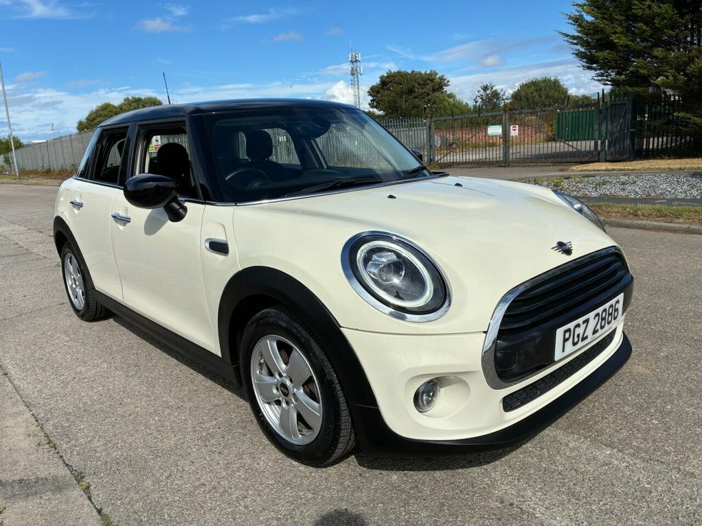 Mini Hatch 1.5L Cooper Classic PGZ2886 White #2