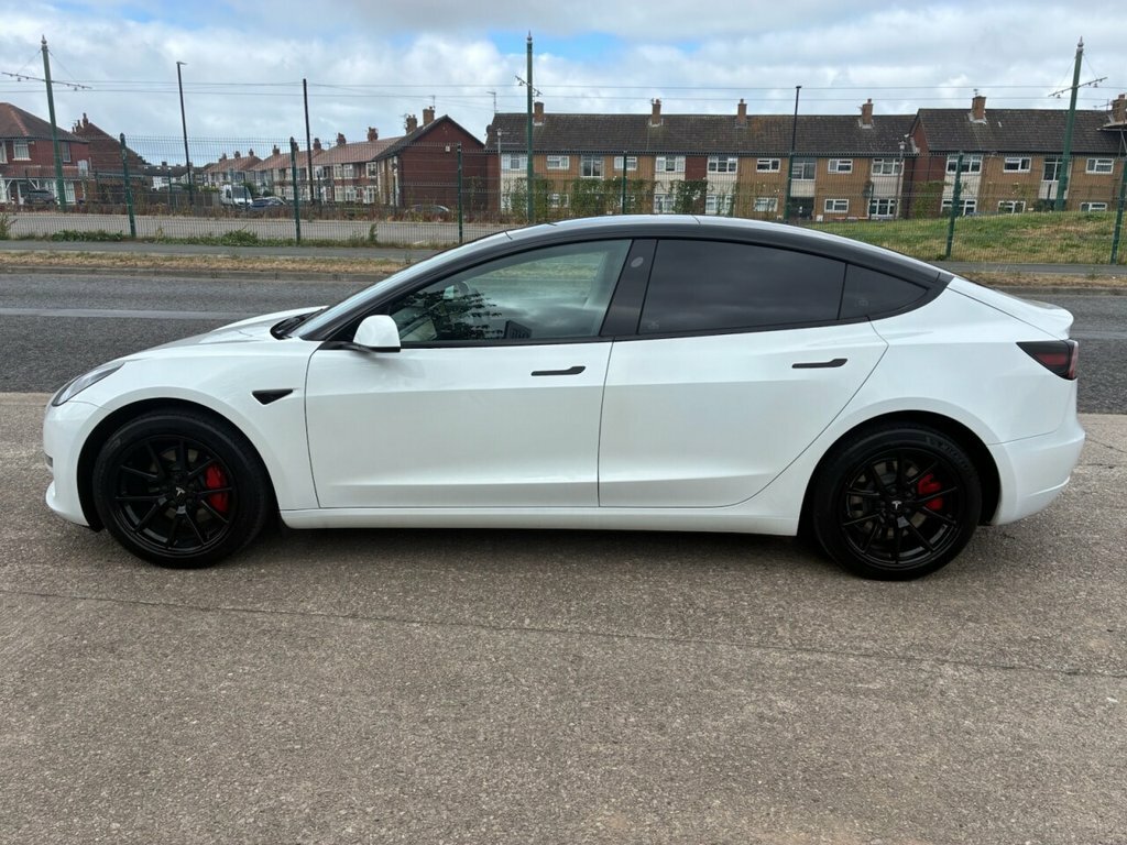 Tesla Model 3 Saloon White #5