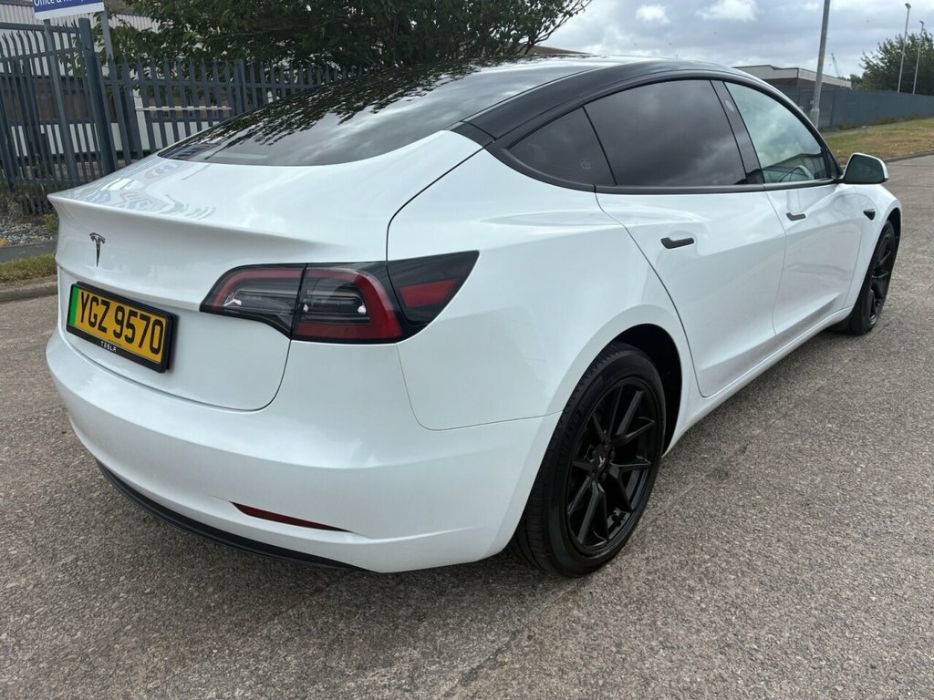 Tesla Model 3 Saloon White #4