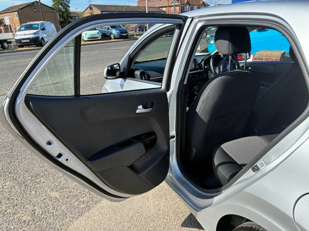 Kia Picanto X-line 1.25 White #13