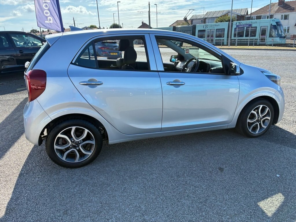 Kia Picanto X-line 1.25 White #8