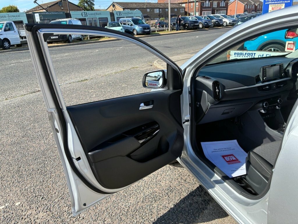 Kia Picanto X-line 1.25 White #11
