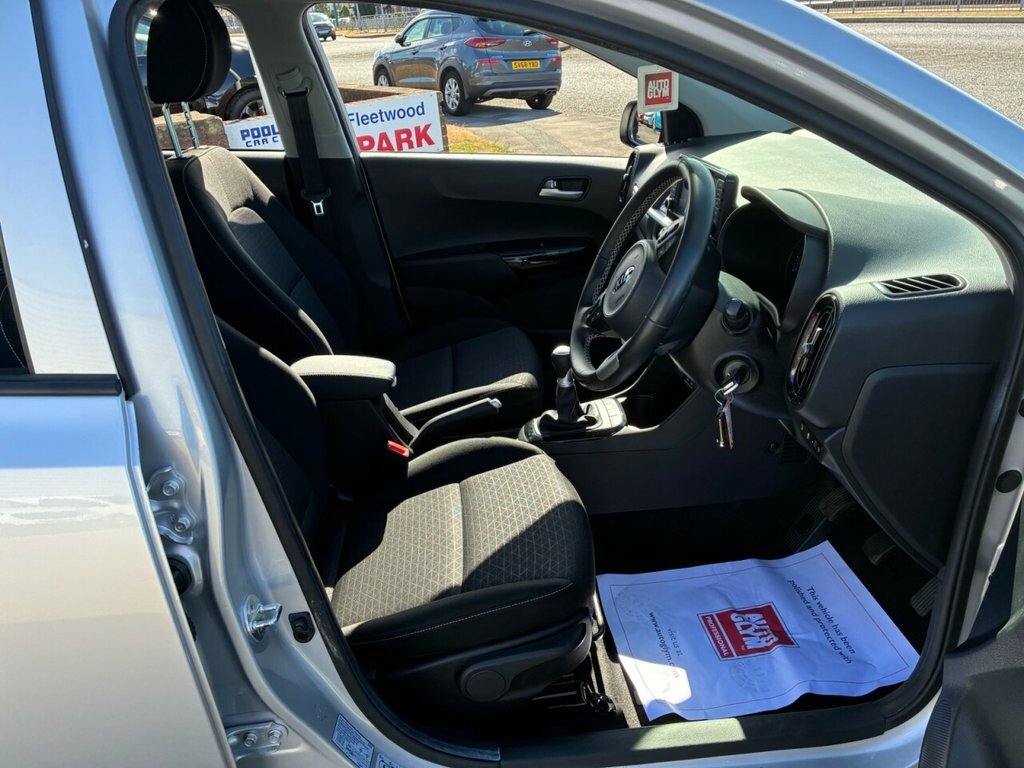Kia Picanto X-line 1.25 White #17