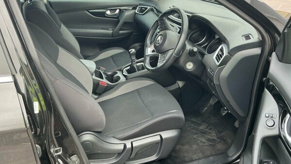 Nissan Qashqai 1.3L Acenta Premium Black #4