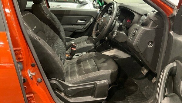 Dacia Duster 1.3L Prestige Orange #2