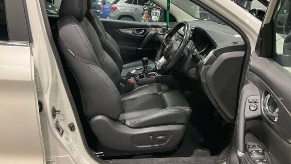Nissan Qashqai 1.7L Tekna White #4
