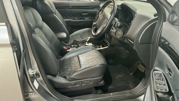 Mitsubishi Outlander 2.4L Exceed Grey #3