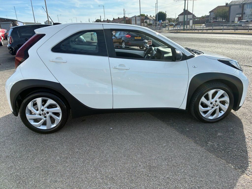 Toyota Aygo X 1L Pure White #6