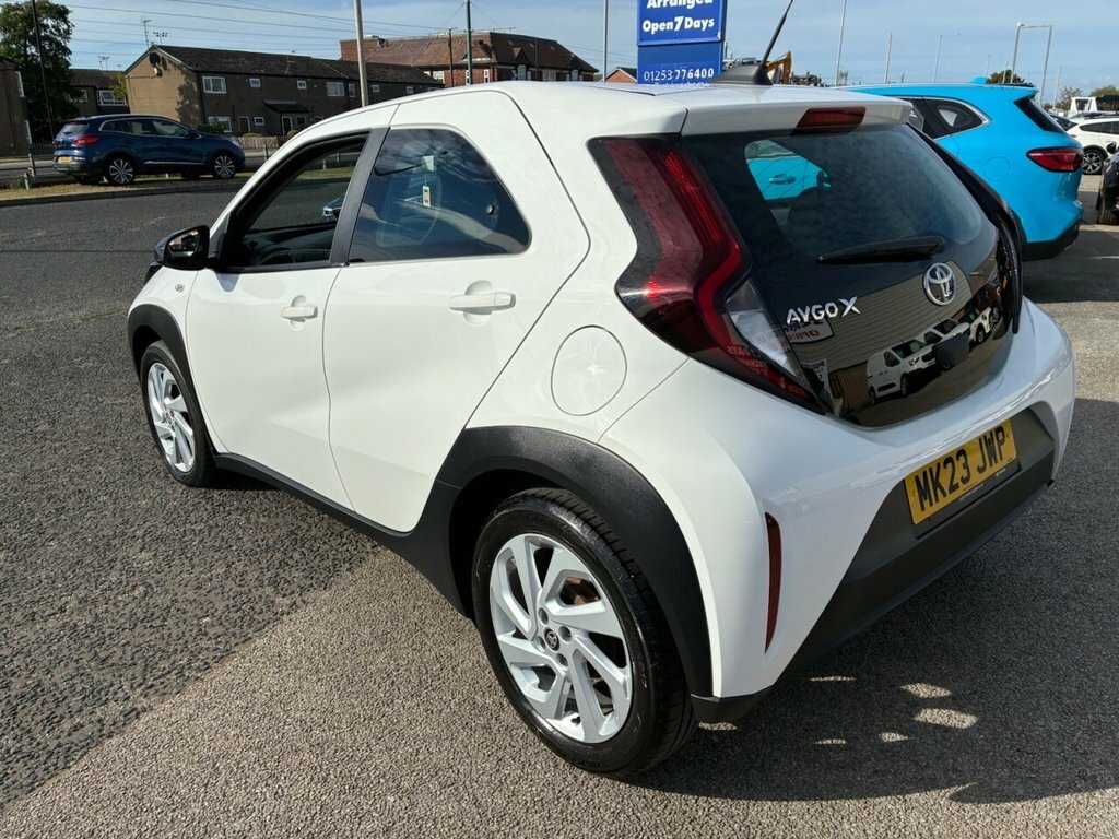 Toyota Aygo X 1L Pure White #3
