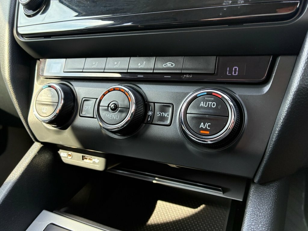 Skoda Octavia 1.6 Tdi Se Business Greenline III Silver #25