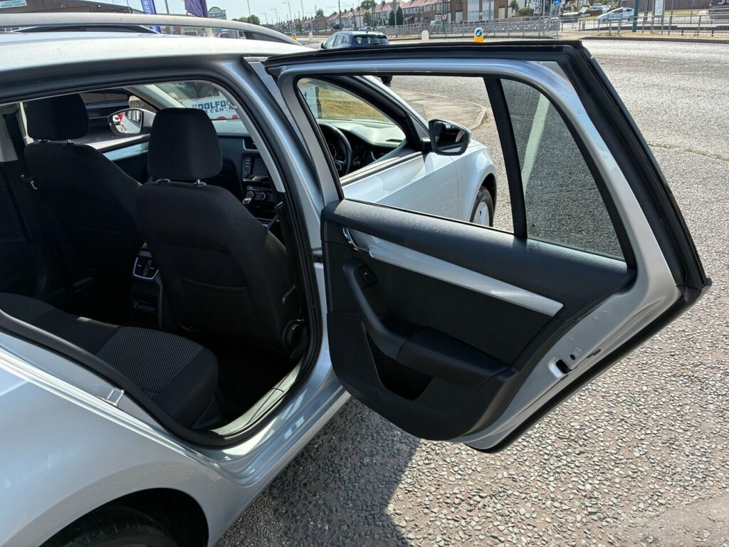 Skoda Octavia 1.6 Tdi Se Business Greenline III Silver #18