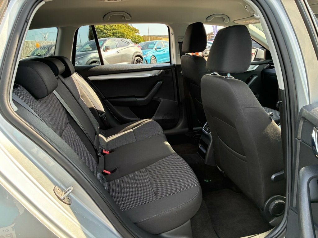 Skoda Octavia 1.6 Tdi Se Business Greenline III Silver #17