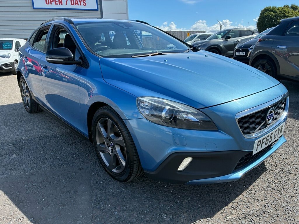 Volvo V40 Cross Country 1.6L Lux Nav PF65GVW Blue #2