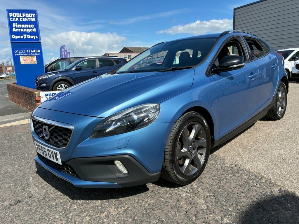Volvo V40 Cross Country 1.6L Lux Nav Blue