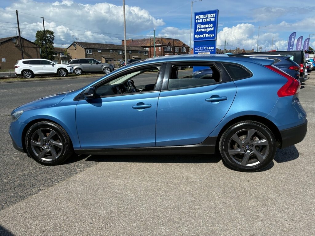 Volvo V40 Cross Country 1.6L Lux Nav PF65GVW Blue #3