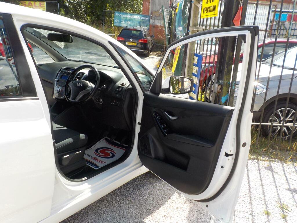 Hyundai Ix20 1.6 Crdi Blue Drive Se Nav Hatchback Ma Blue #19
