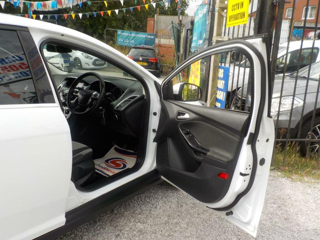 Ford Focus 1.6 Zetec Hatchback Euro 5 105 Blue #17
