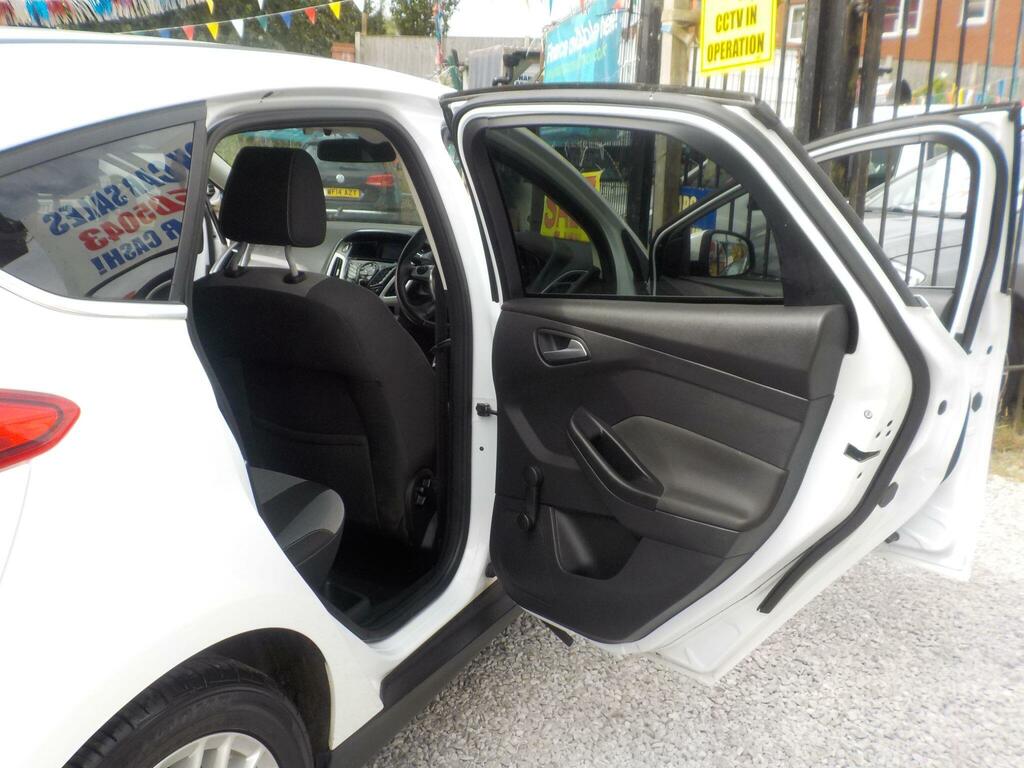 Ford Focus 1.6 Zetec Hatchback Euro 5 105 Blue #20
