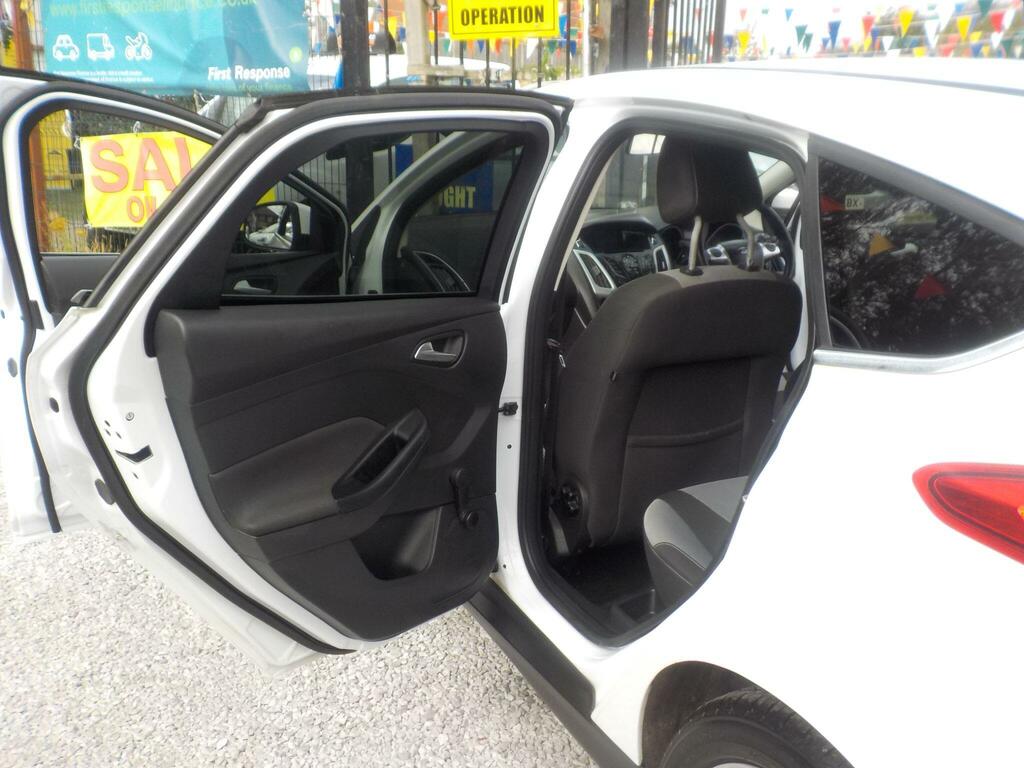 Ford Focus 1.6 Zetec Hatchback Euro 5 105 Blue #24