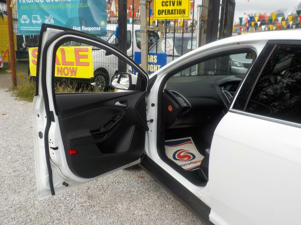 Ford Focus 1.6 Zetec Hatchback Euro 5 105 Blue #26