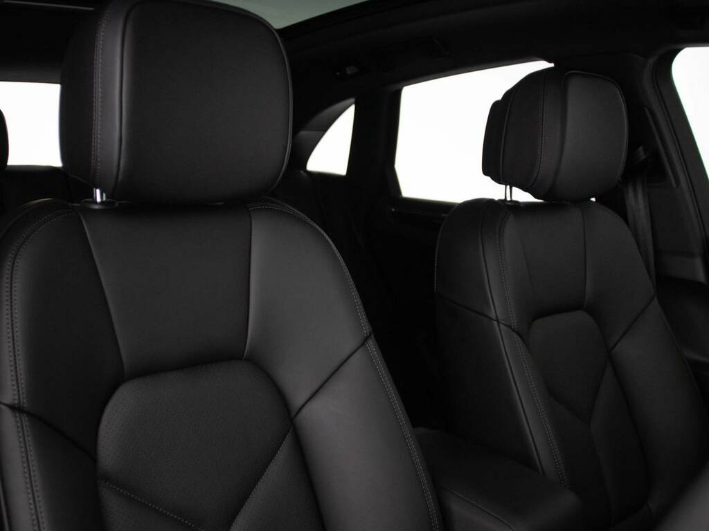 Porsche Macan Suv Black #5