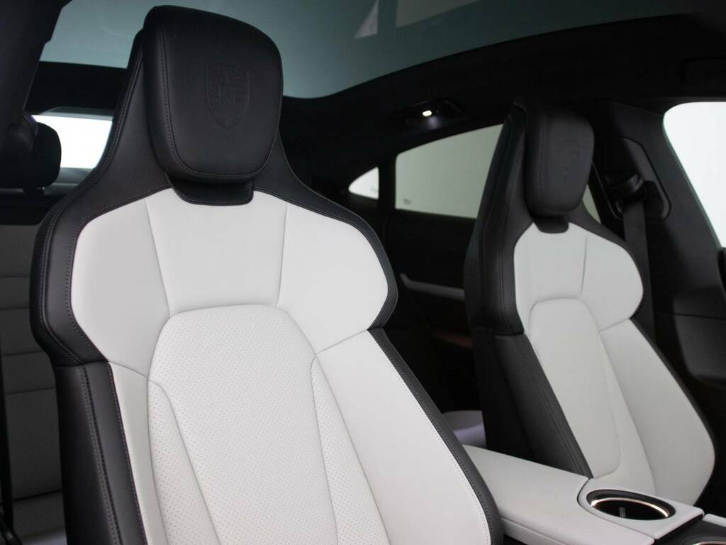 Porsche Taycan 4S Black #5