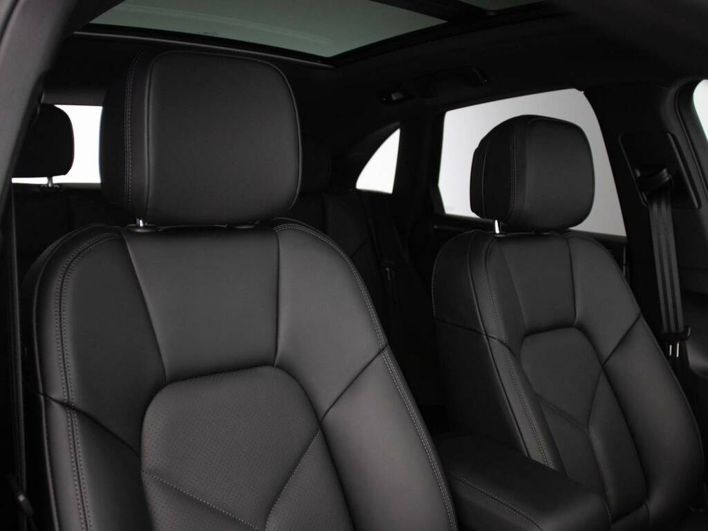 Porsche Macan Suv Black #5