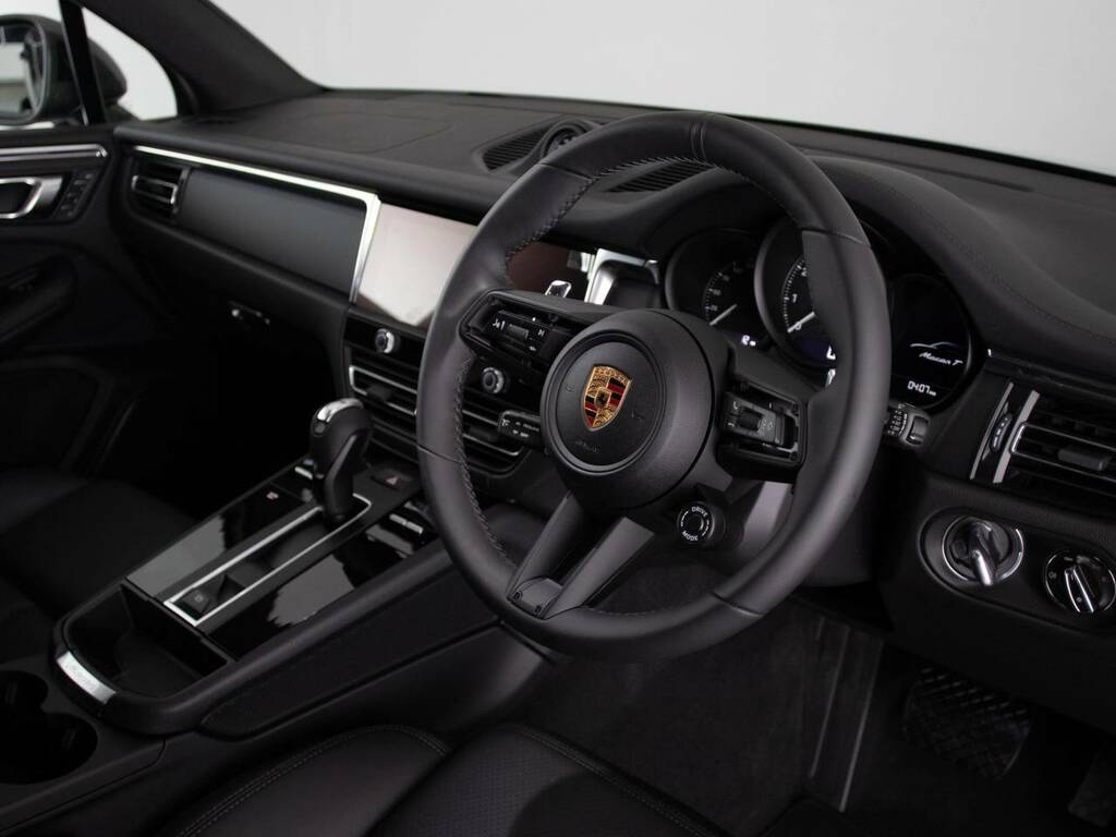 Porsche Macan T Black #4