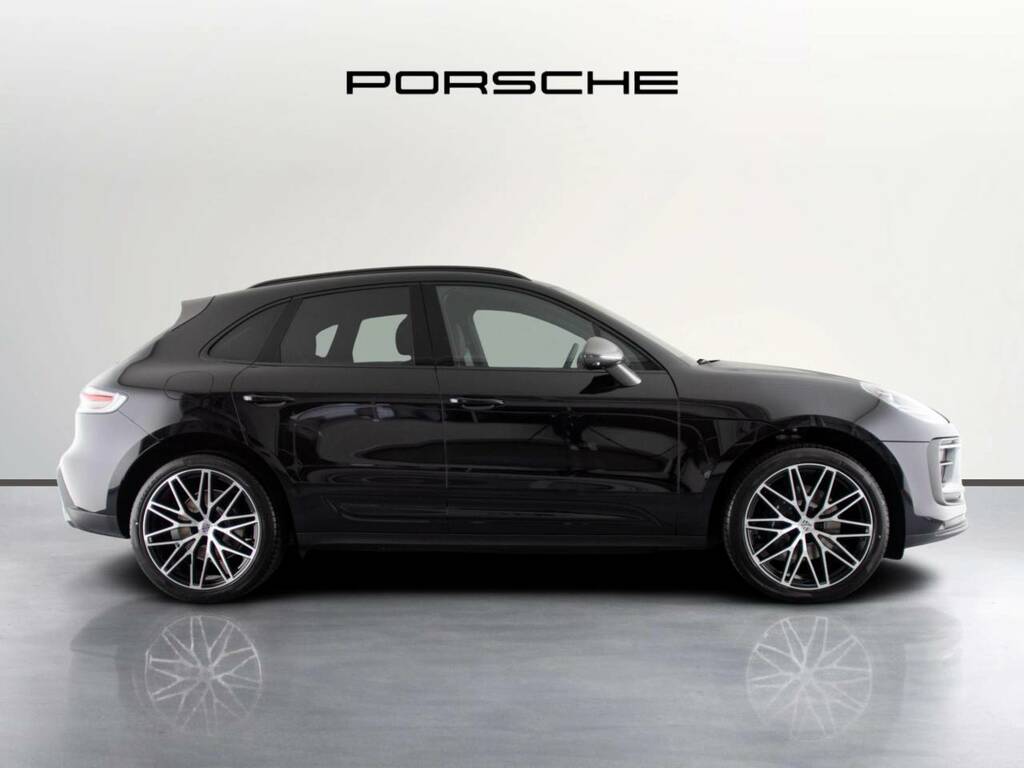 Porsche Macan T Black #2