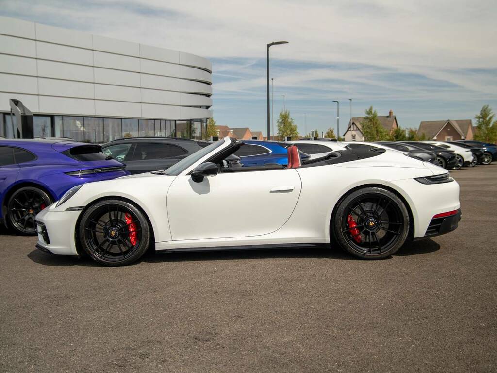 Porsche 911 Carrera 4 Gts Cabriolet My24 White #2