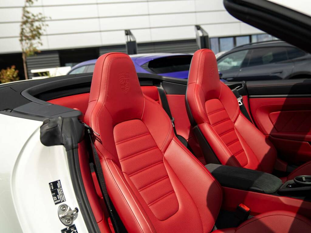 Porsche 911 Carrera 4 Gts Cabriolet My24 White #5
