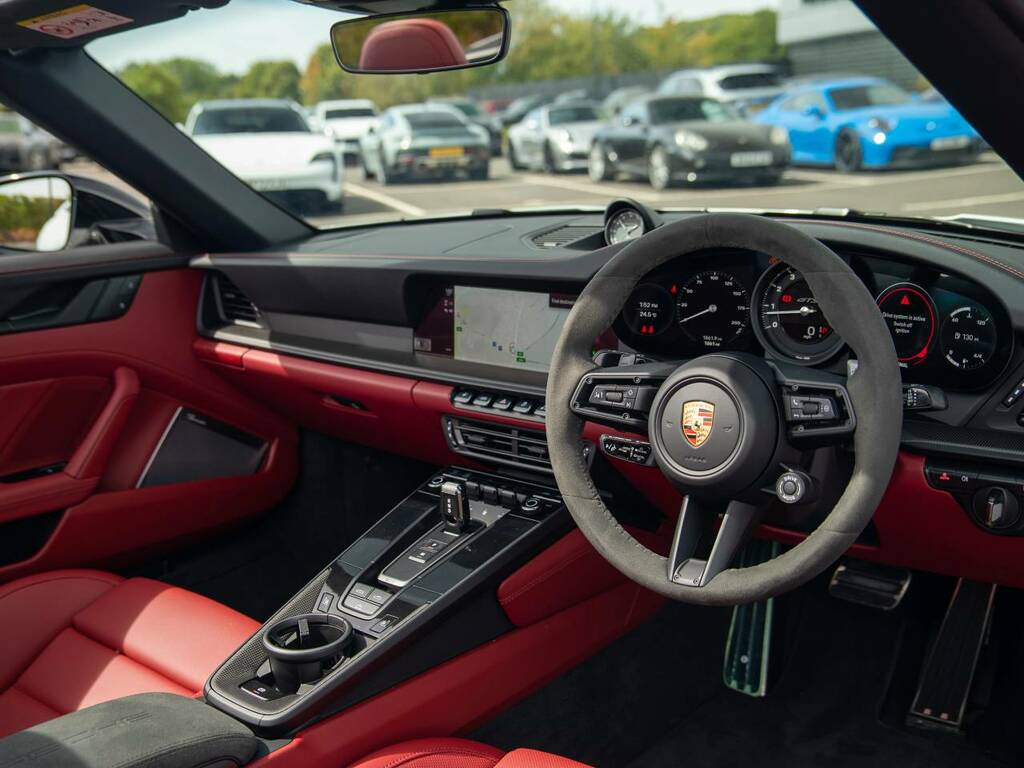 Porsche 911 Carrera 4 Gts Cabriolet My24 White #4