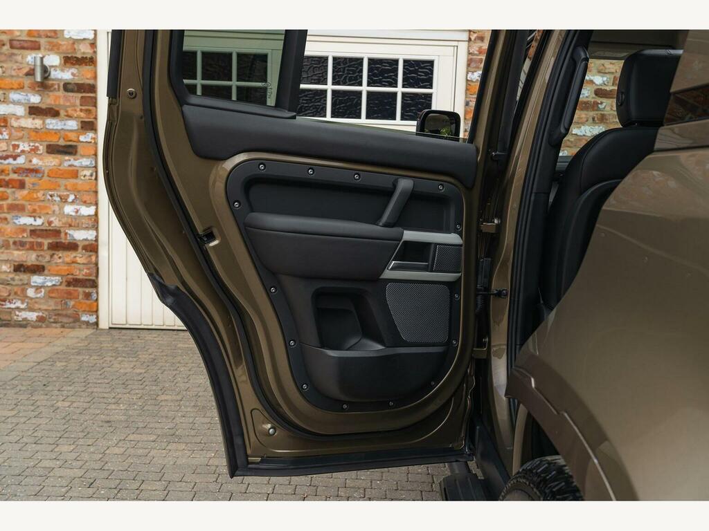 Land Rover Defender 110 3.0 D300 X-dynamic Hse 110 7 Seat Black #33