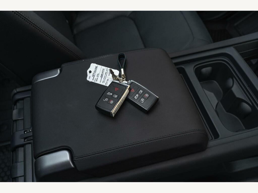 Land Rover Defender 110 3.0 D300 X-dynamic Hse 110 7 Seat Black #49