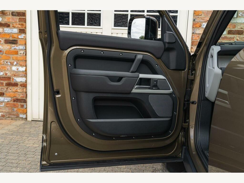Land Rover Defender 110 3.0 D300 X-dynamic Hse 110 7 Seat Black #30