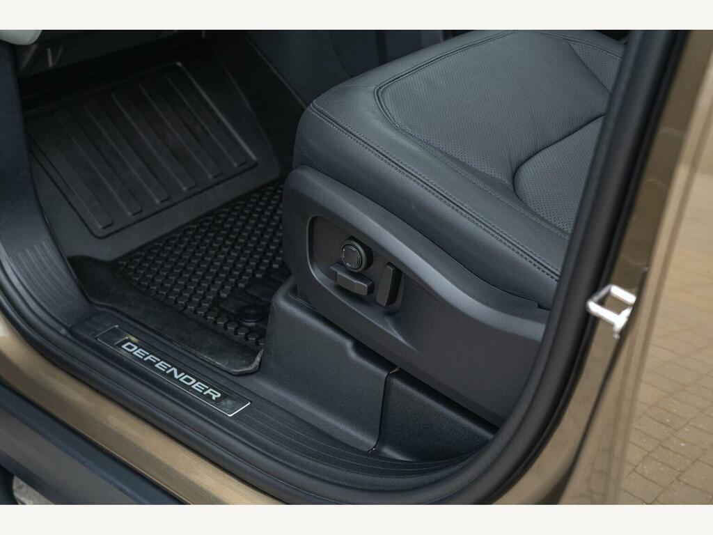Land Rover Defender 110 3.0 D300 X-dynamic Hse 110 7 Seat Black #32