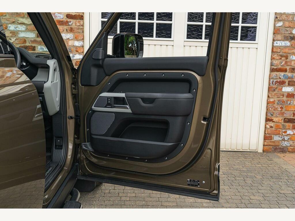 Land Rover Defender 110 3.0 D300 X-dynamic Hse 110 7 Seat Black #35