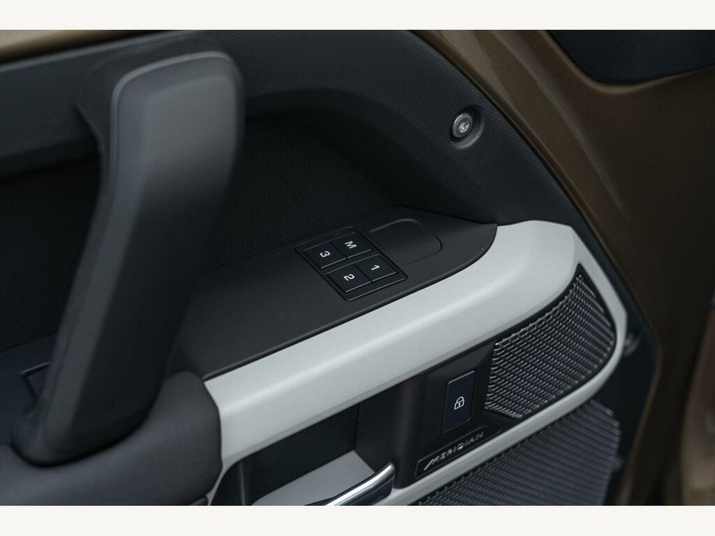 Land Rover Defender 110 3.0 D300 X-dynamic Hse 110 7 Seat Black #31