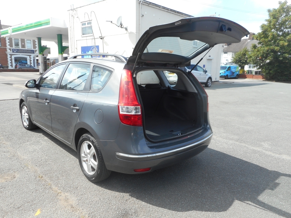 Hyundai I30 1.6 Comfort Crdi Grey #4