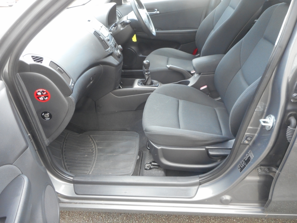 Hyundai I30 1.6 Comfort Estate Euro 4 124 B Blue #36
