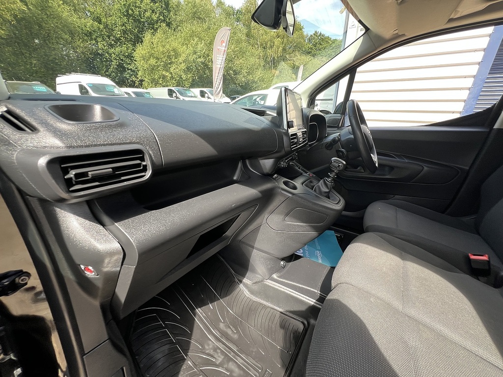 Toyota Proace City Bluehdi Icon Short Panel White #25