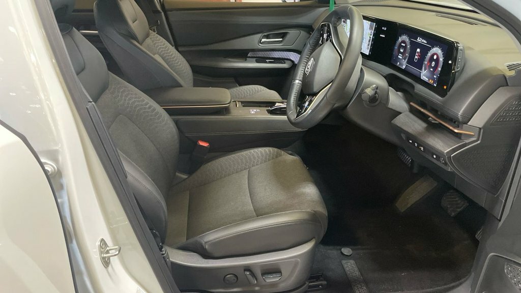 Nissan Ariya Suv White #5