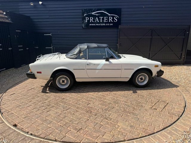 Fiat 124 Spider Hand Drive White #5